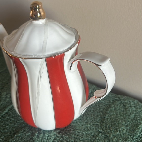 Grace Teaware Red & White Teapot Holiday Gold Trim NEW - Picture 3 of 5